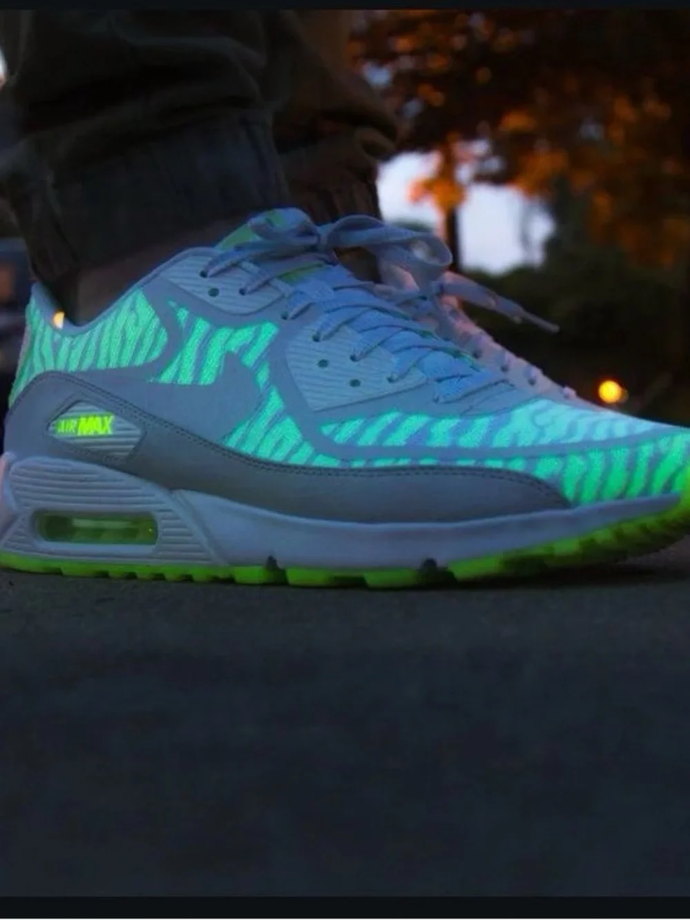 2013 Limited Release Nike Air Max 90 Men’s Size 10 White with CMFT PRM Tape